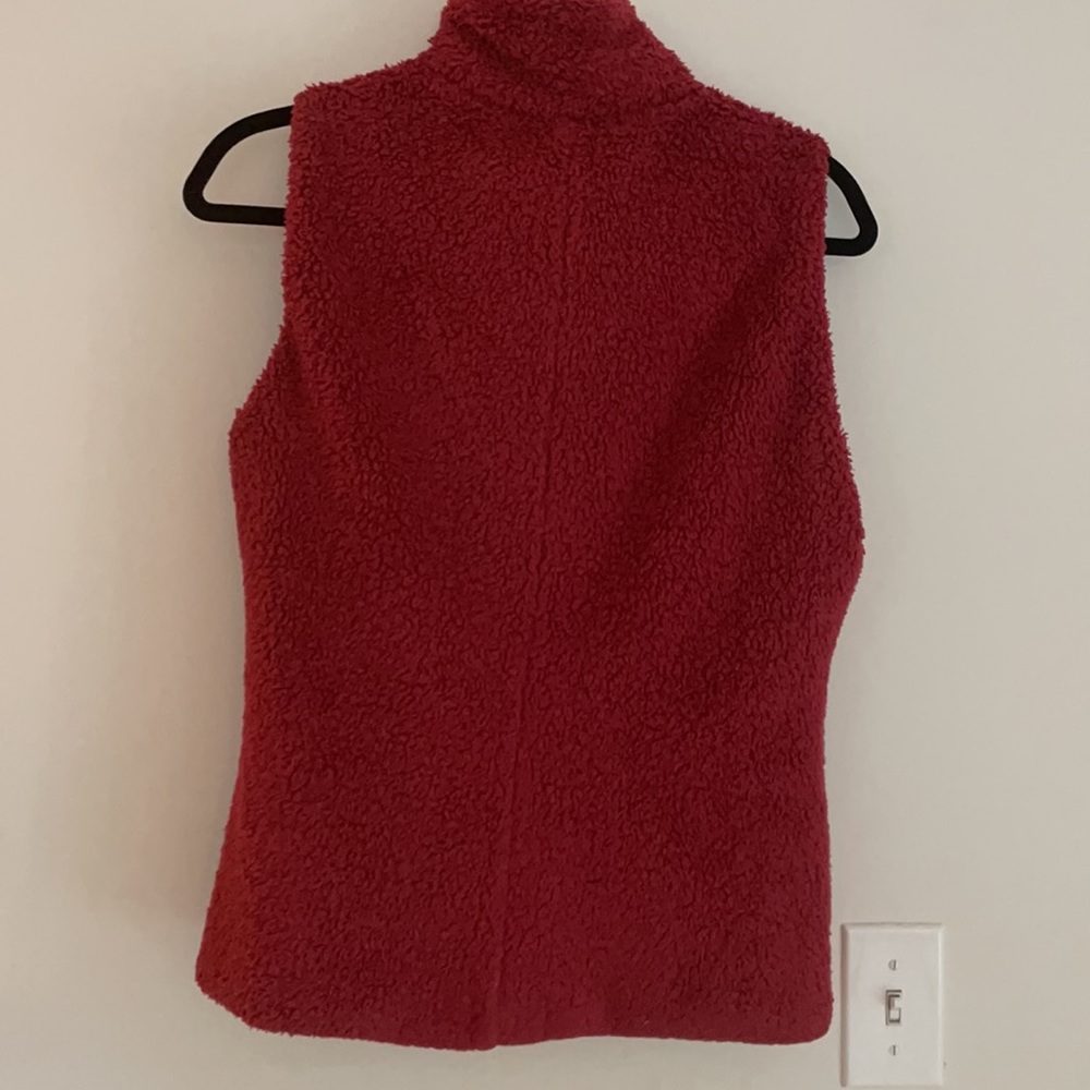 Patagonia red women’s reversible vest - Picture 4 of 5